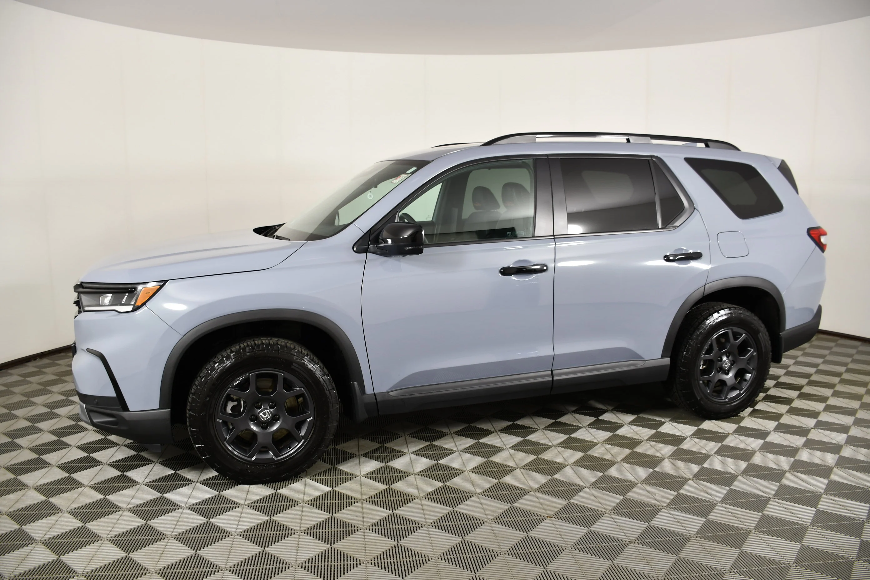 Used 2025 Sonic Gray Pearl Honda TrailSport image 9