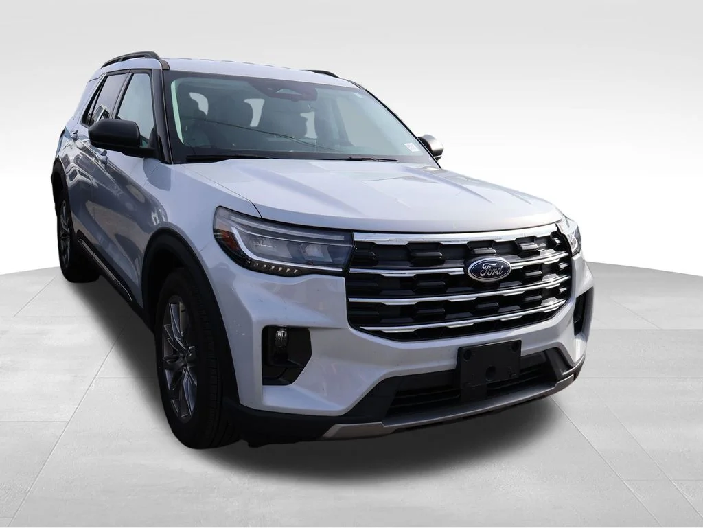 Used 2025 White Metallic Ford Active image 12