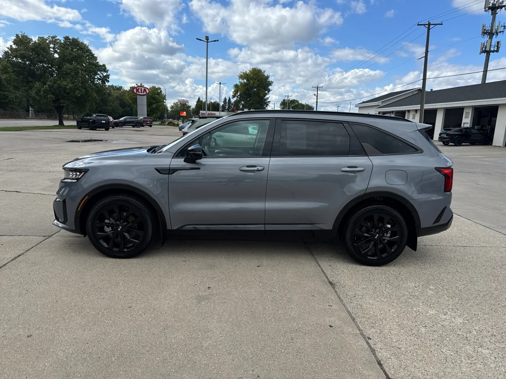 Used 2021 Everlasting Silver Kia SX Prestige image 1