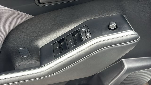 Used 2025 Pearl Toyota LE image 14