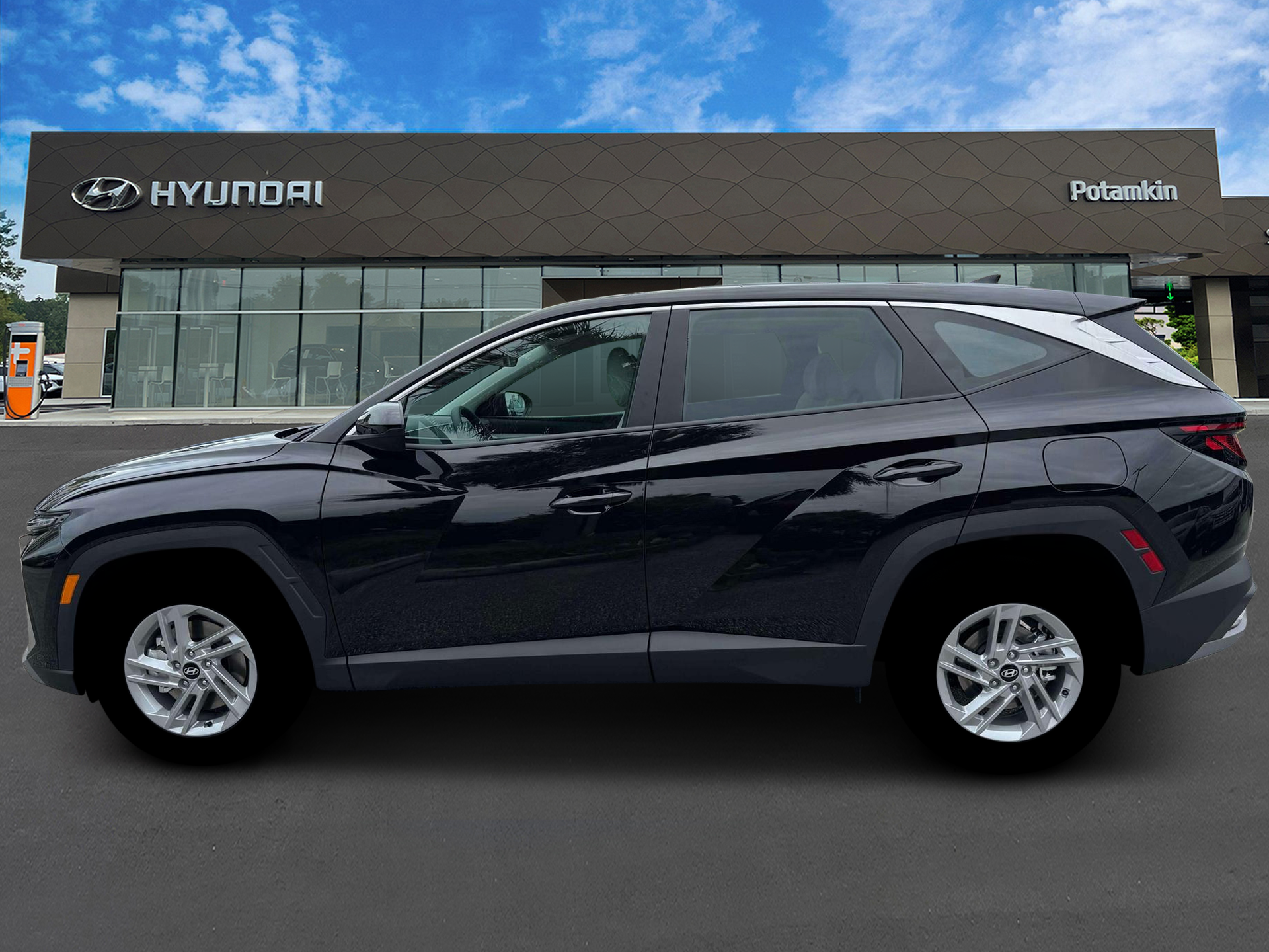New 2026 Phantom Black Hyundai SE image 3