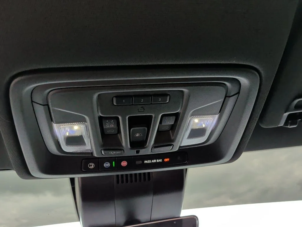 Used 2024 White GMC AT4 image 23