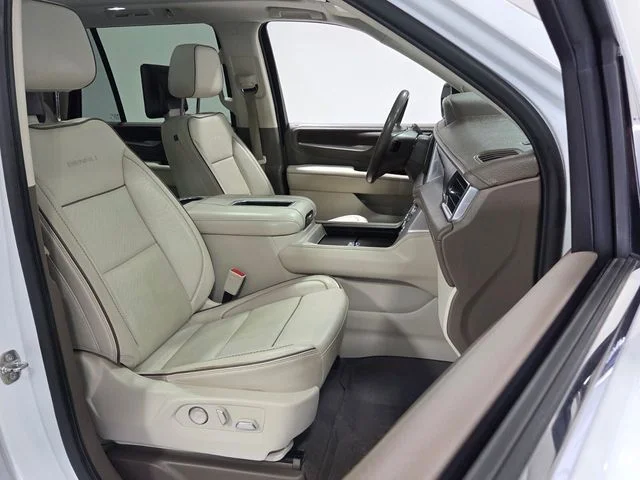 Used 2021 White GMC Denali image 17