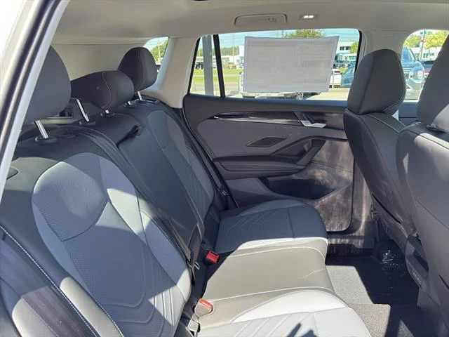 2025 Volkswagen Tiguan SE - Photo 10