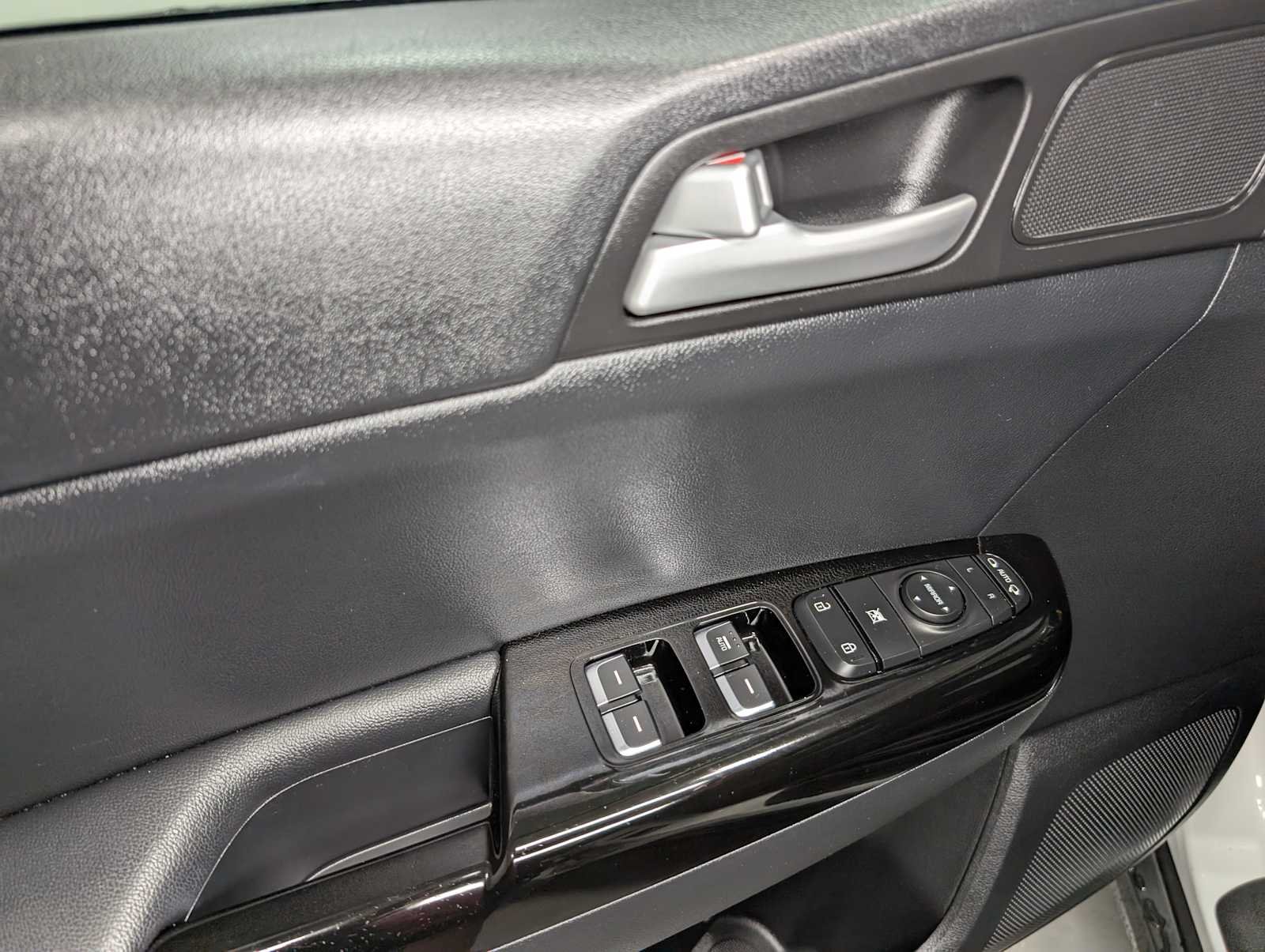 Used 2018 Snow White Pearl Kia EX image 38