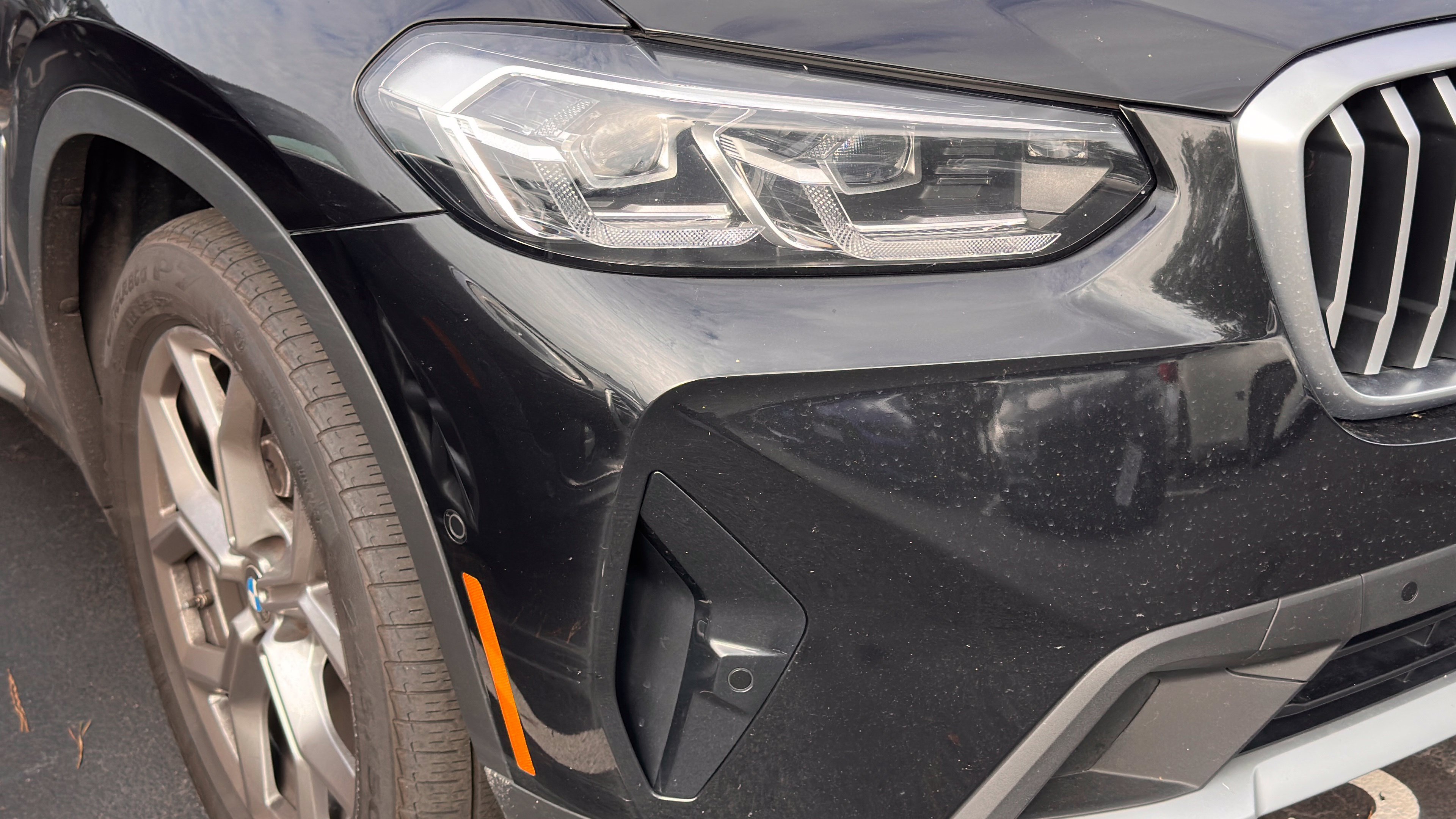 Used 2024 Black Sapphire Metallic BMW xDrive30i image 2