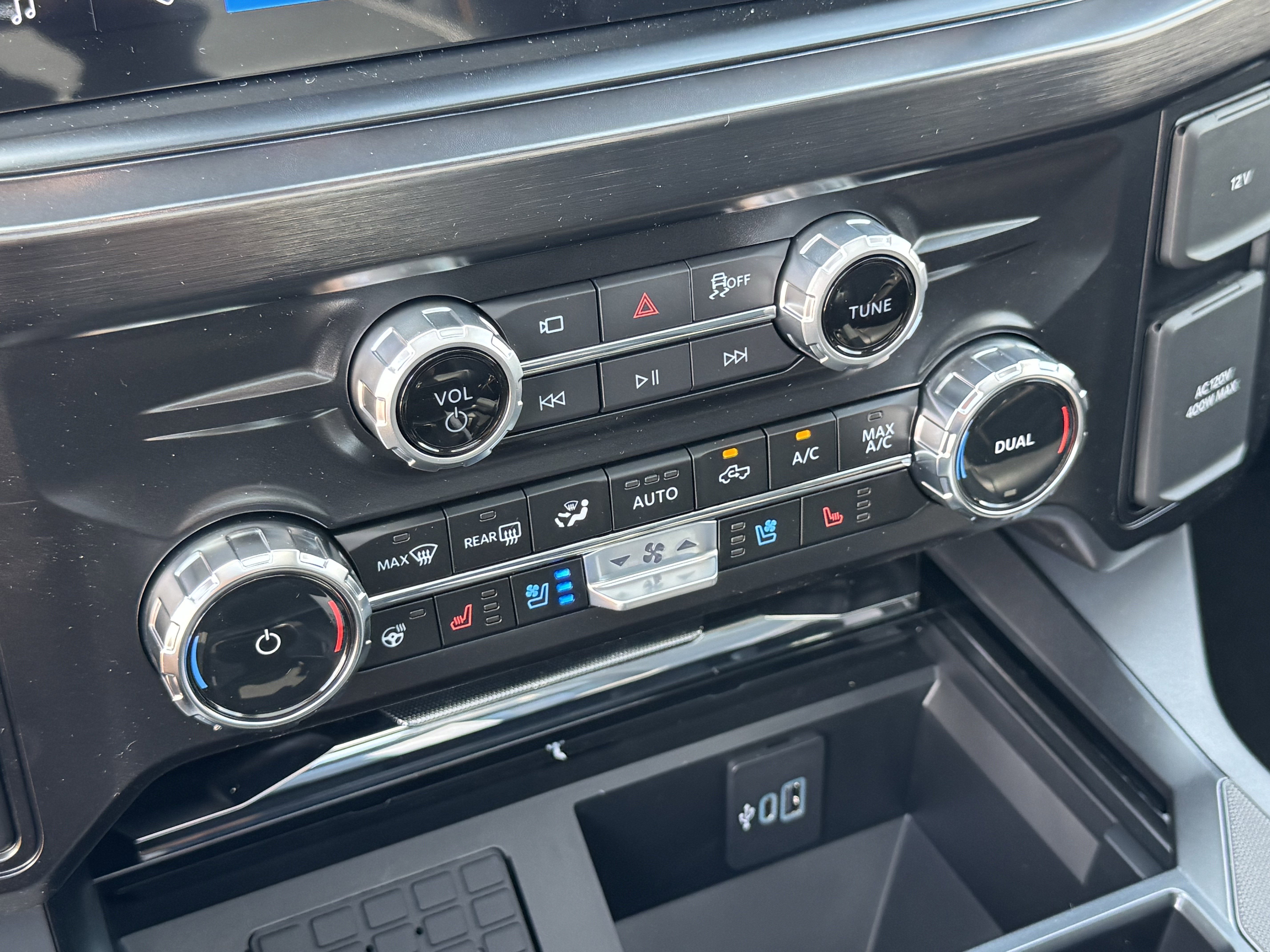 New 2026 Carbonized Gray Metallic Ford LARIAT image 18