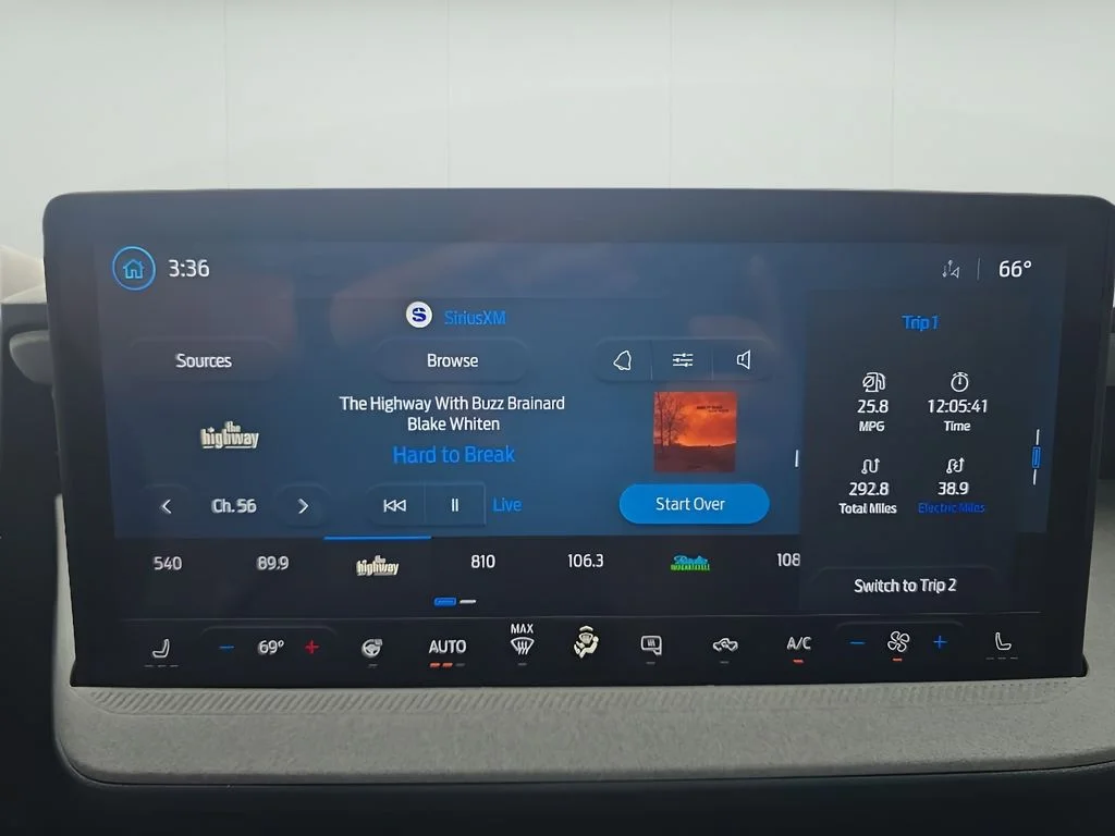 2026 Ford Maverick XLT - Photo 25