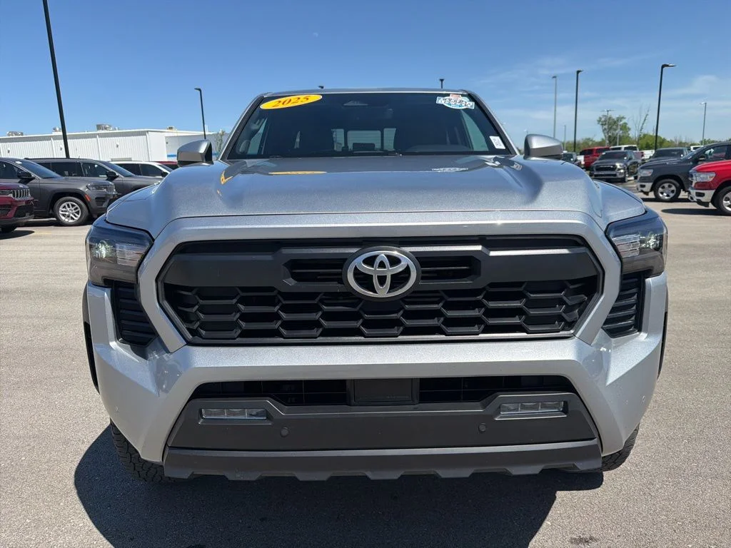 Used 2025 Toyota Tacoma TRD Off Road with VIN 3TMLB5JNXSM092944 for sale in Kansas City