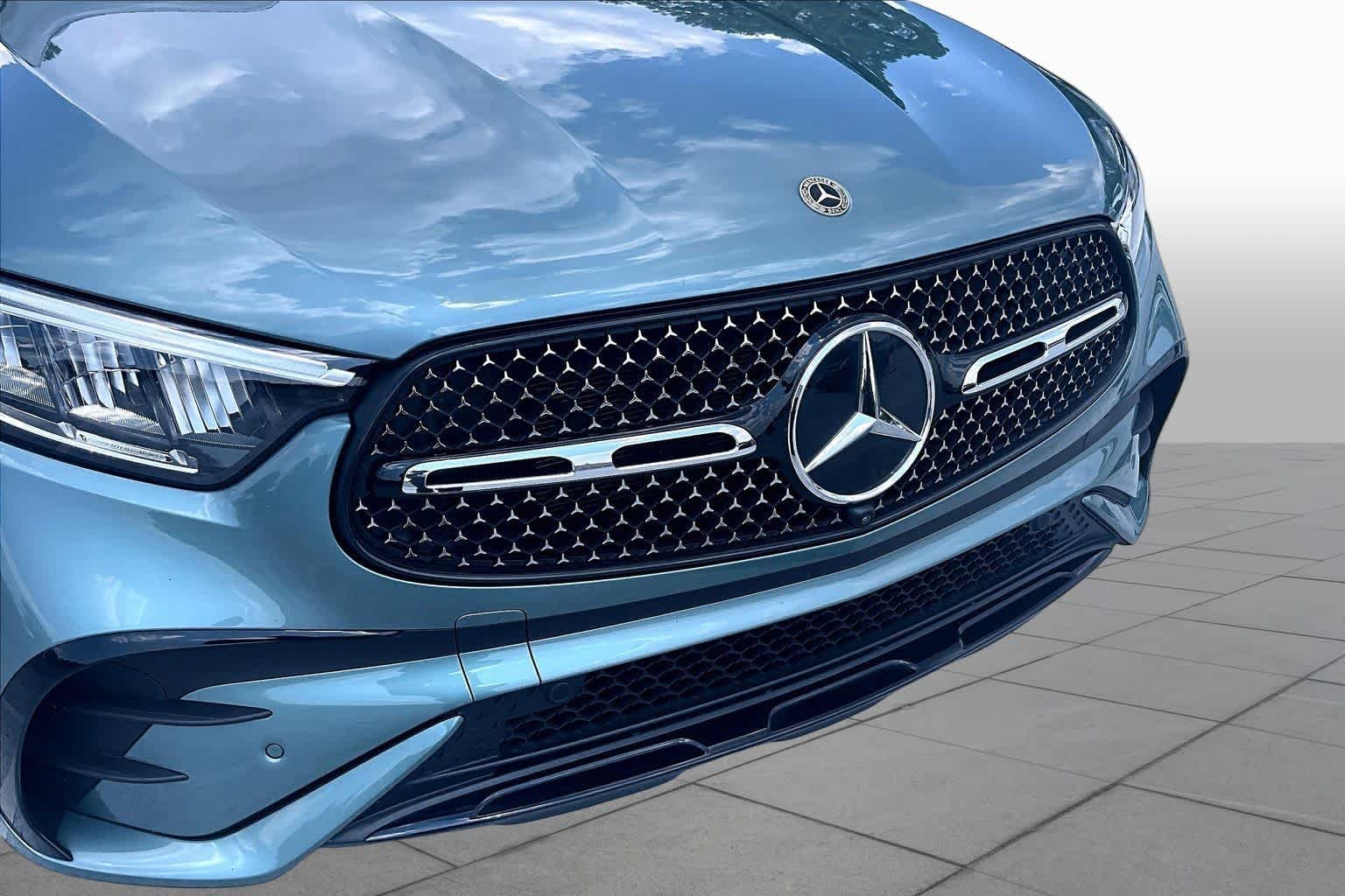 Used 2026 Verde Silver Metallic Mercedes-Benz GLC 300 image 29