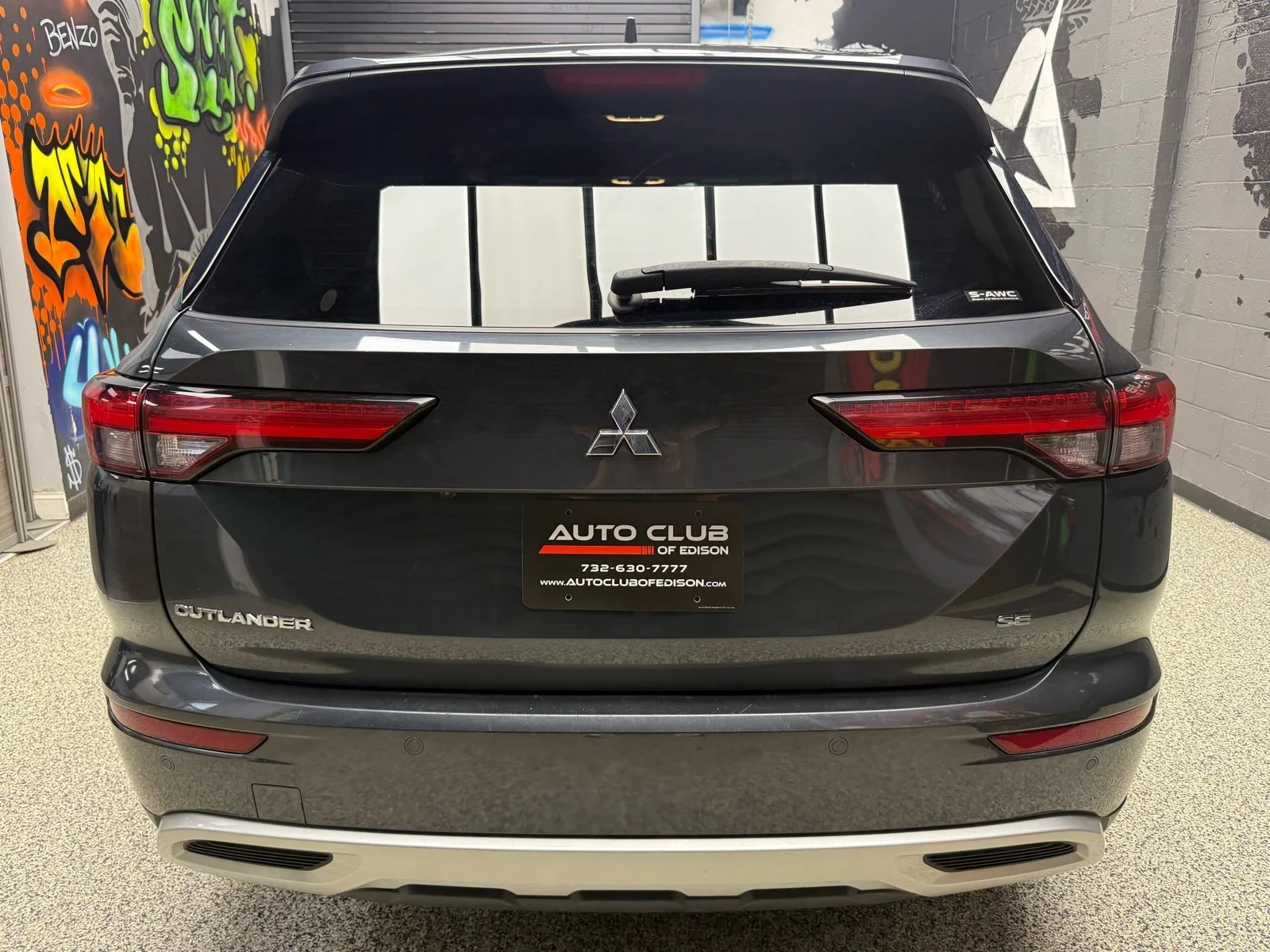 Used 2024 Graphite Gray Metallic (u28) Mitsubishi SE image 5
