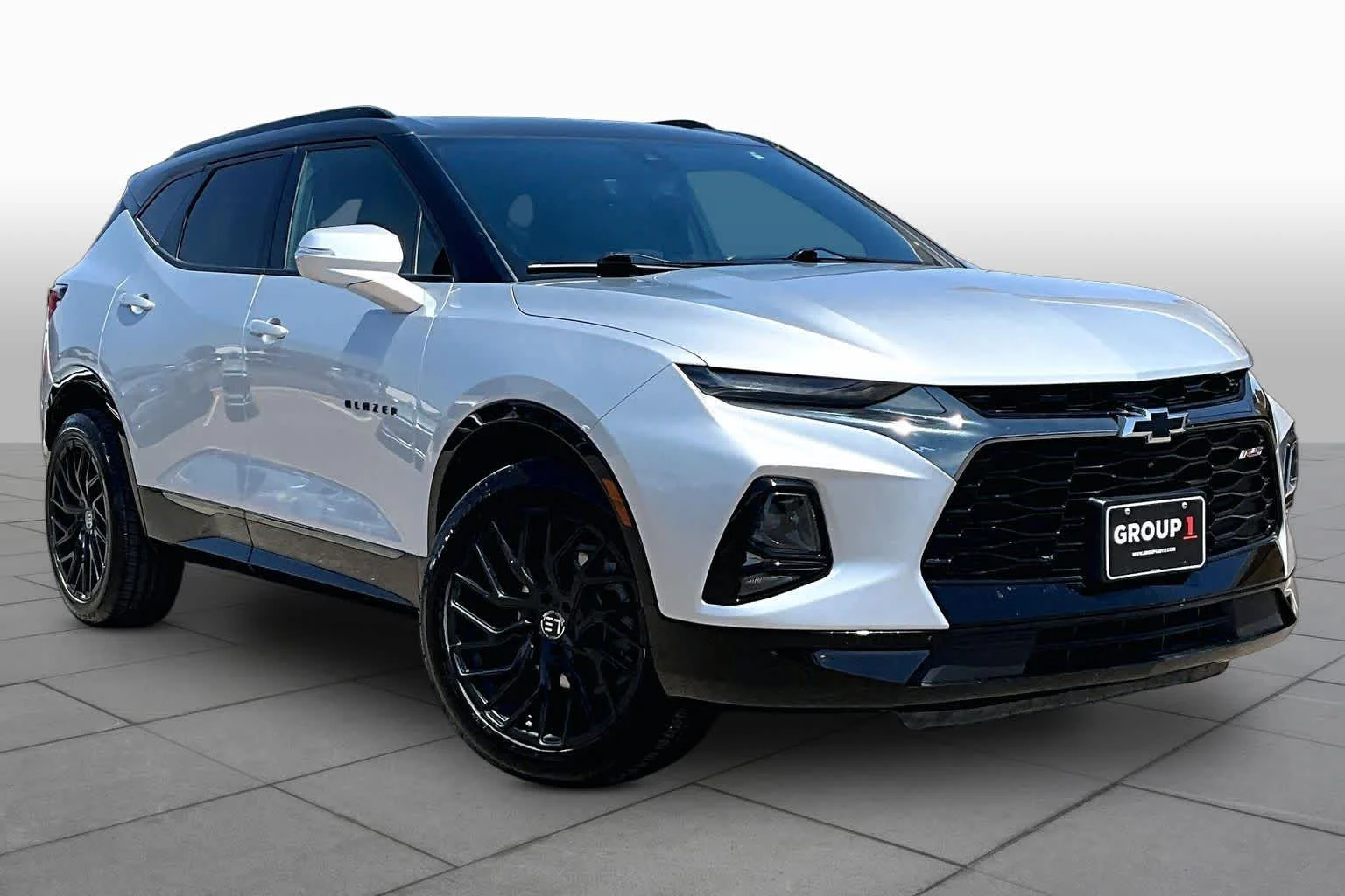 Used 2022 Silver Ice Metallic Chevrolet RS image 3