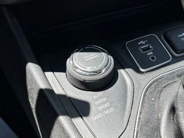 Used 2020 Blue Jeep Limited 4x4 image 43