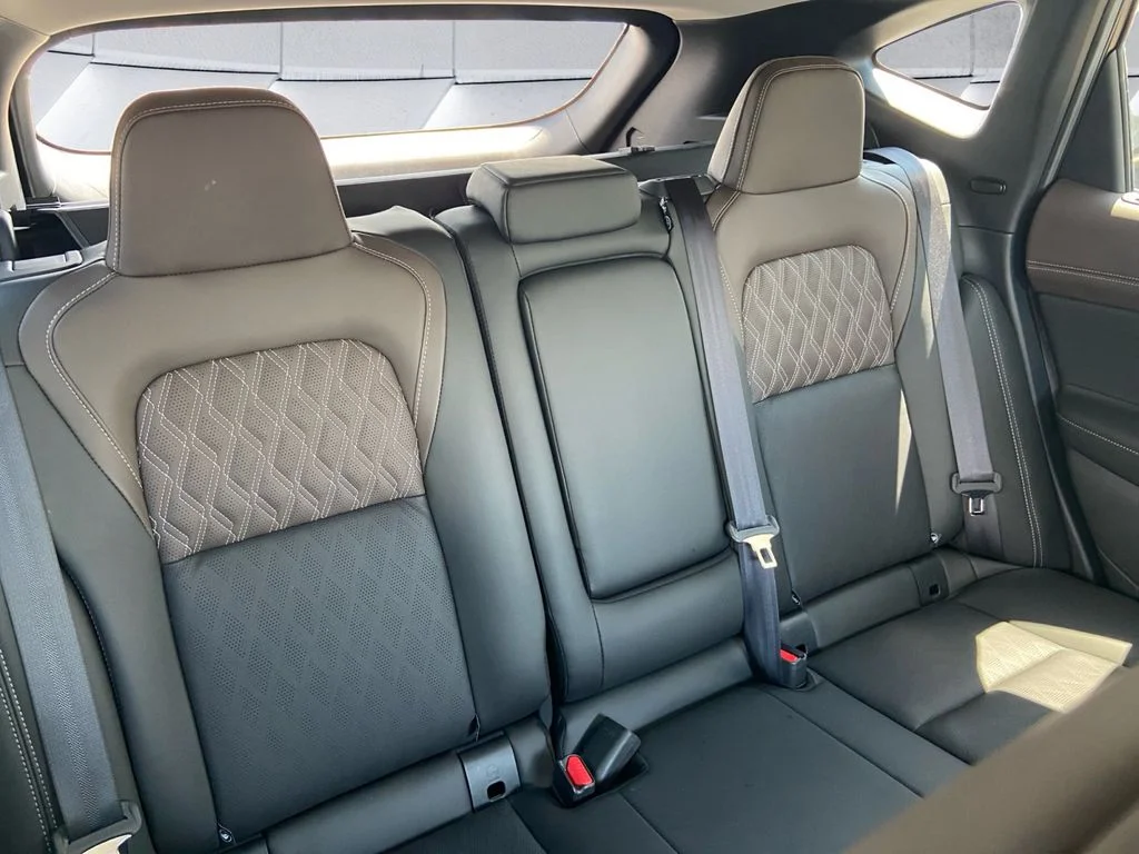 Used 2025 White Nissan Platinum image 14