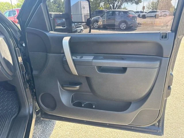 Used 2011 Black GMC SLE image 15