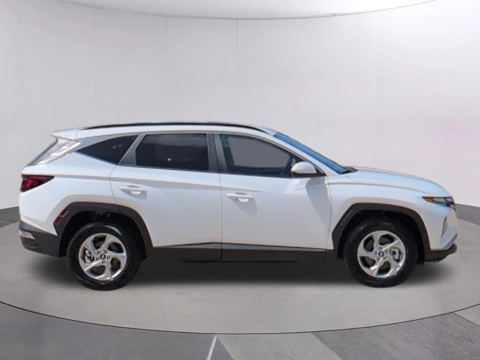 Used 2024 White Pearl Hyundai SEL image 9