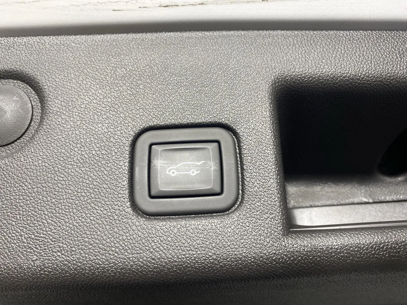 Used 2024 Summit White Chevrolet LT image 26