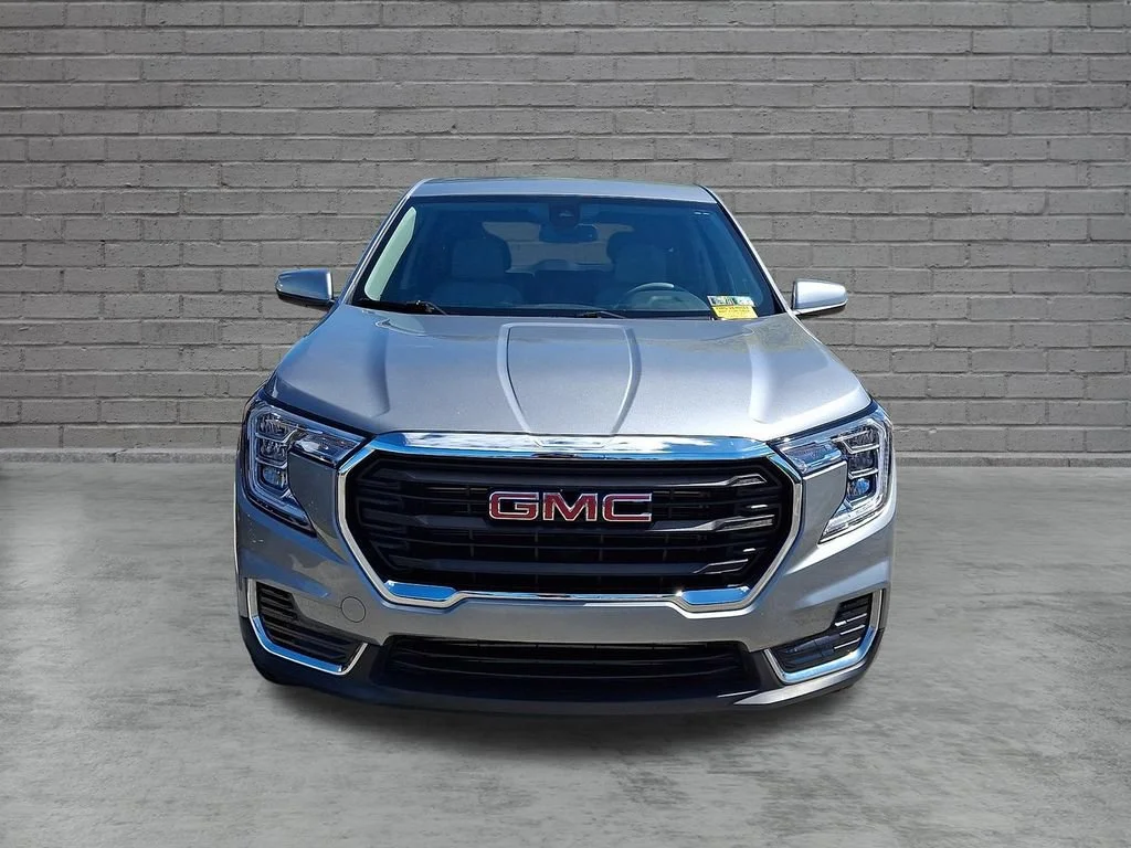 Used 2023 STERLING METALLIC GMC SLE image 2