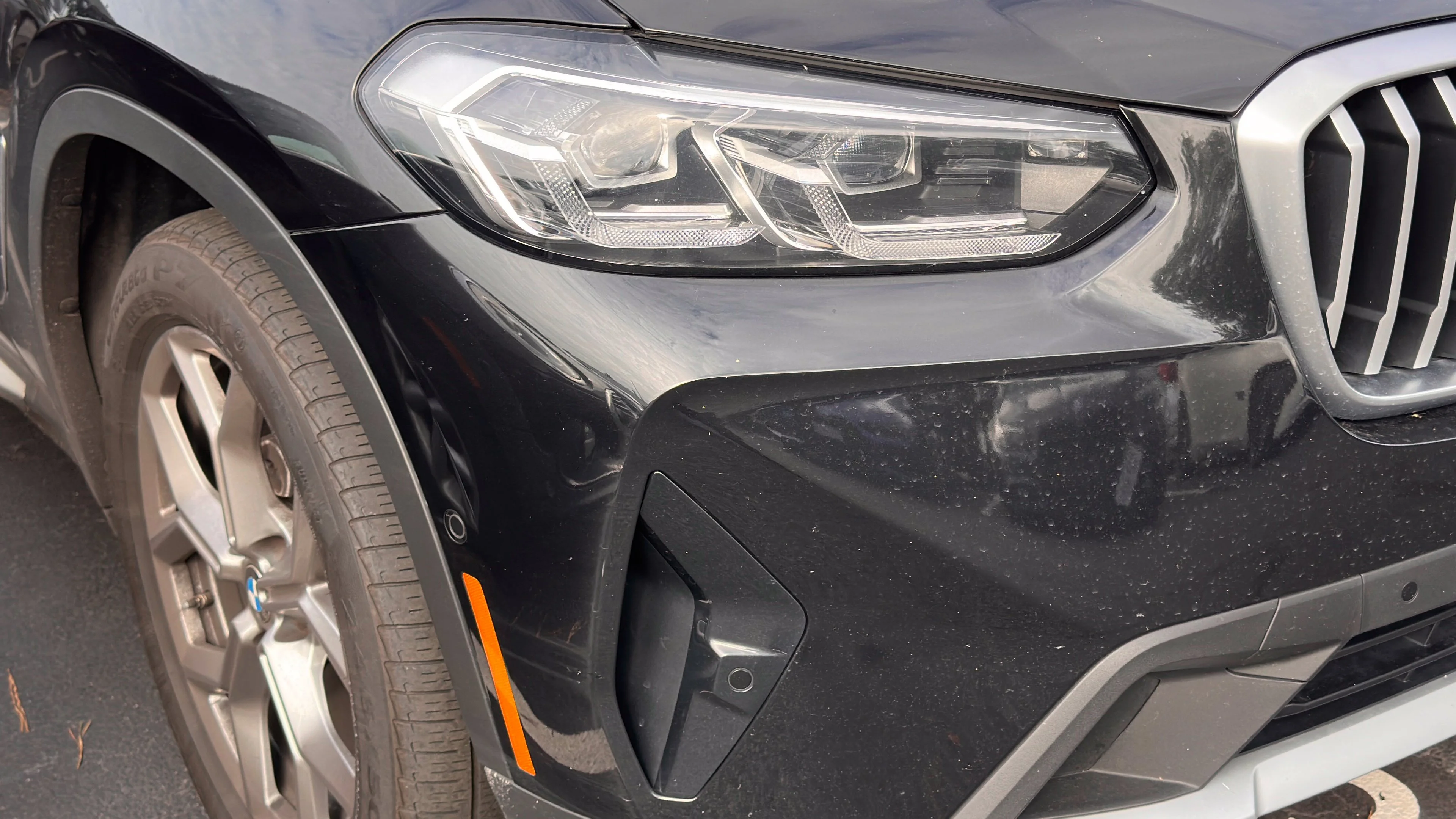 Used 2024 Black Sapphire Metallic BMW xDrive30i image 2