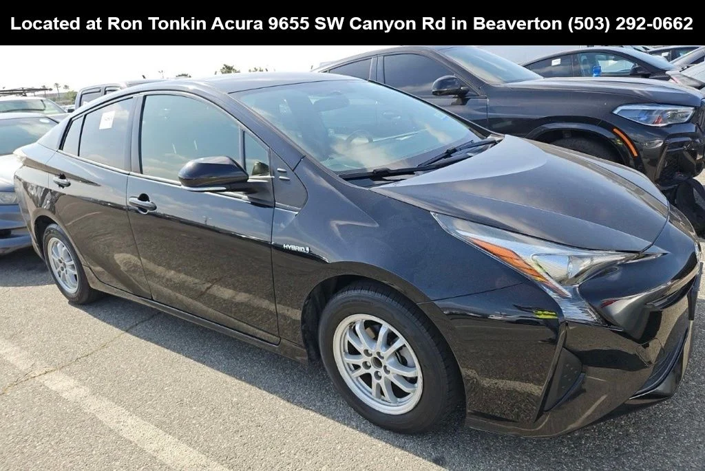 2016 Toyota Prius Two's photo