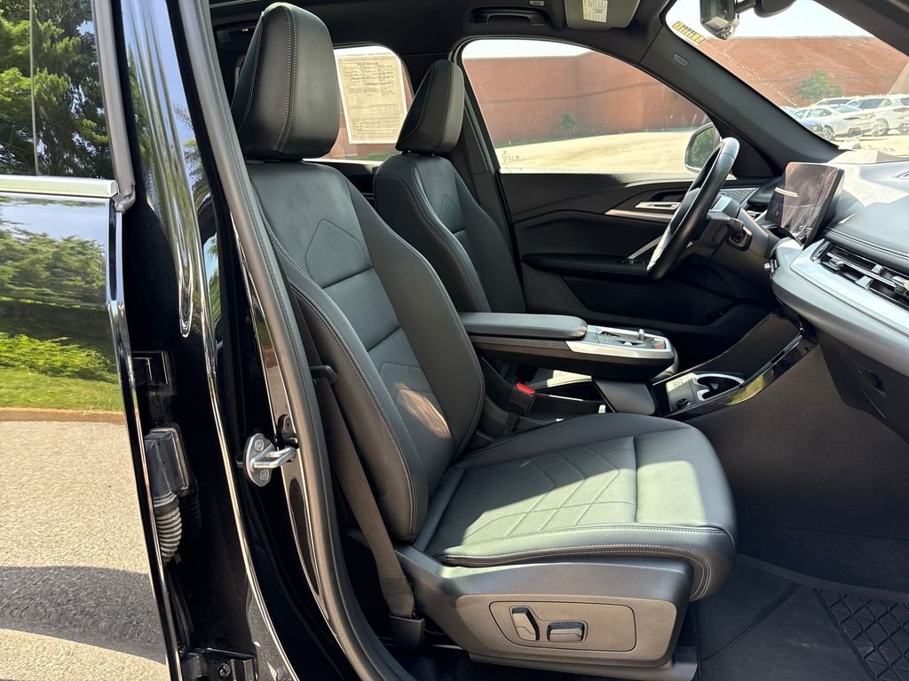 Used 2023 Black BMW xDrive28i image 30