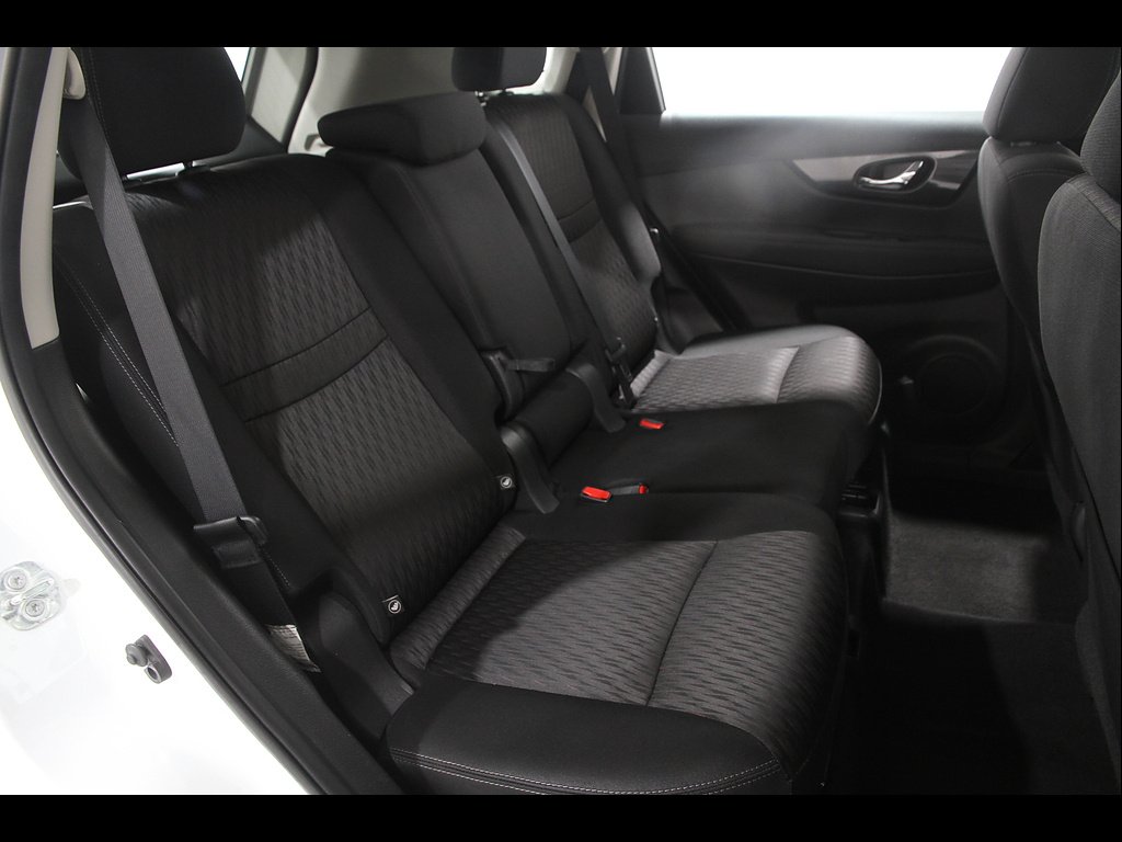 Used 2018 Glacier White Nissan S image 17