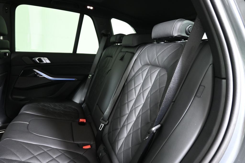 Used 2026 Gray BMW xDrive40i image 4