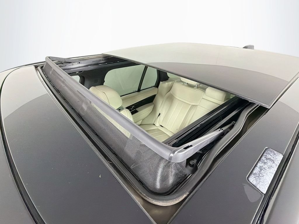 Certified Used 2023 Black Land Rover SE image 23