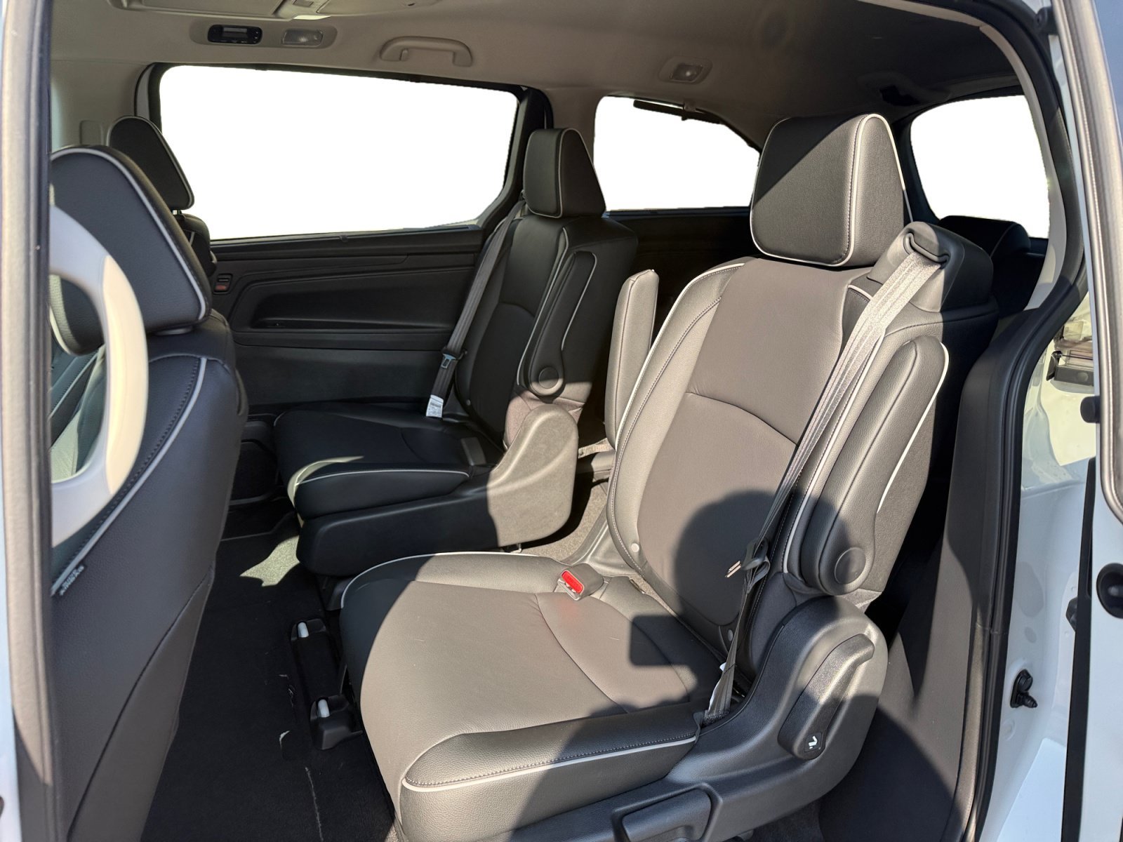 New 2026 Platinum White Pearl Honda Touring image 16