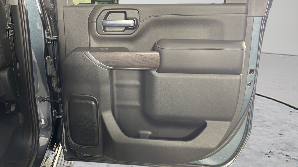 Used 2020 Shadow Gray Metallic Chevrolet LTZ image 17