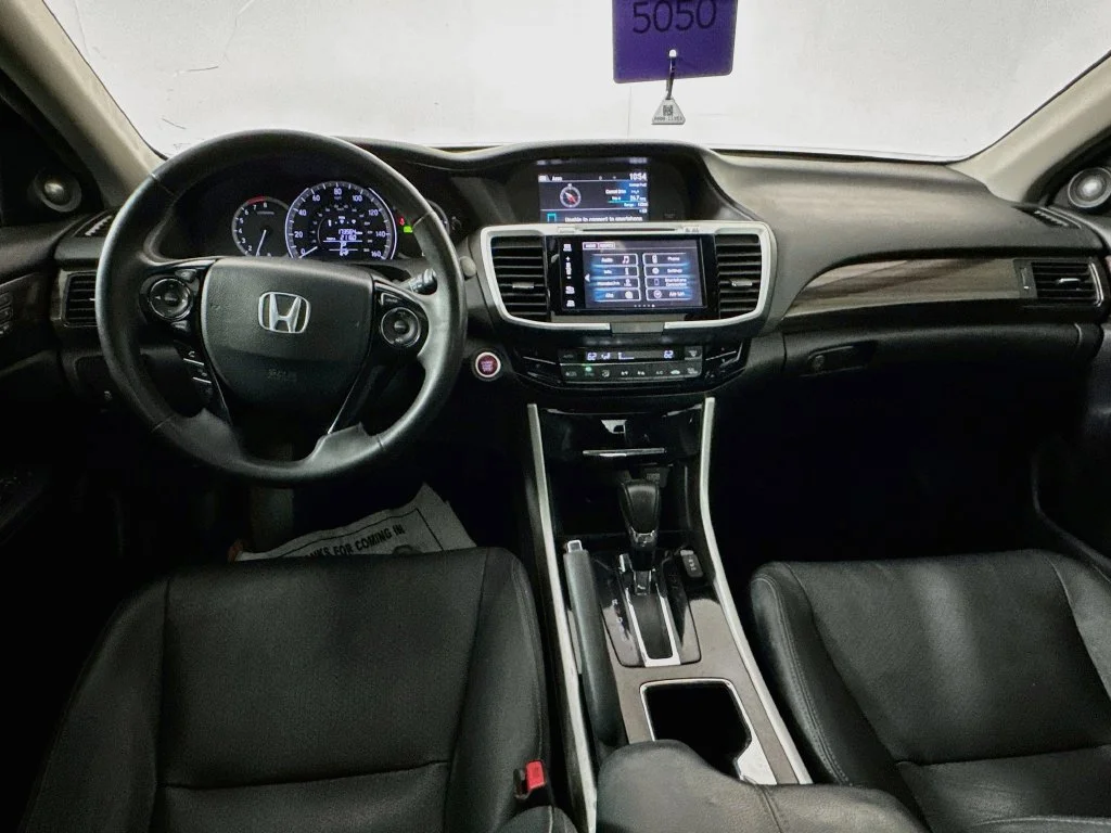 Used 2016 Black Honda EX-L image 27
