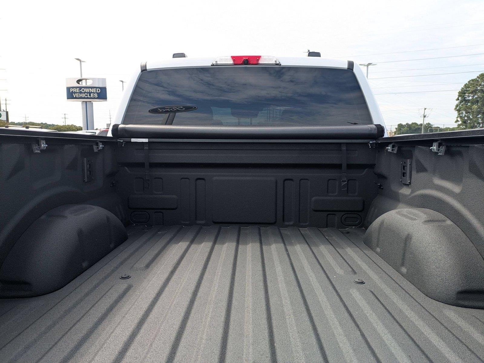 Used 2025 Oxford White Ford XLT image 30