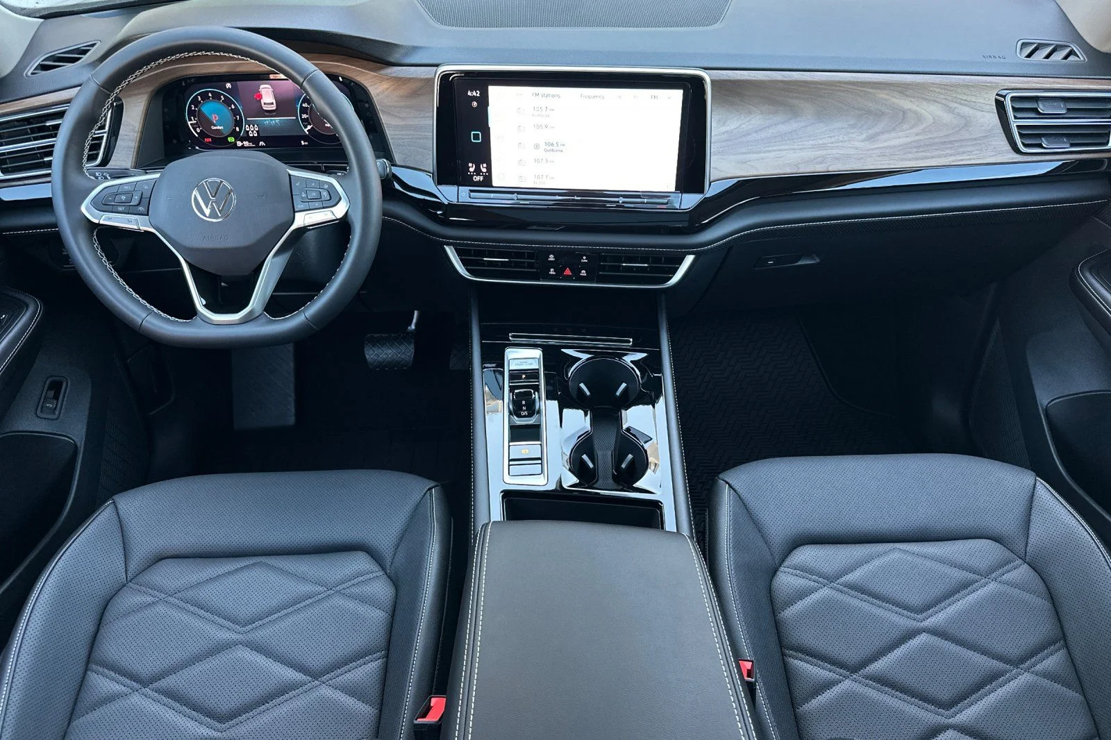 New 2026 Silver Volkswagen 2.0T SE w/Technology image 11
