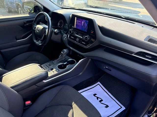 2023 Toyota Highlander LE - Photo 20