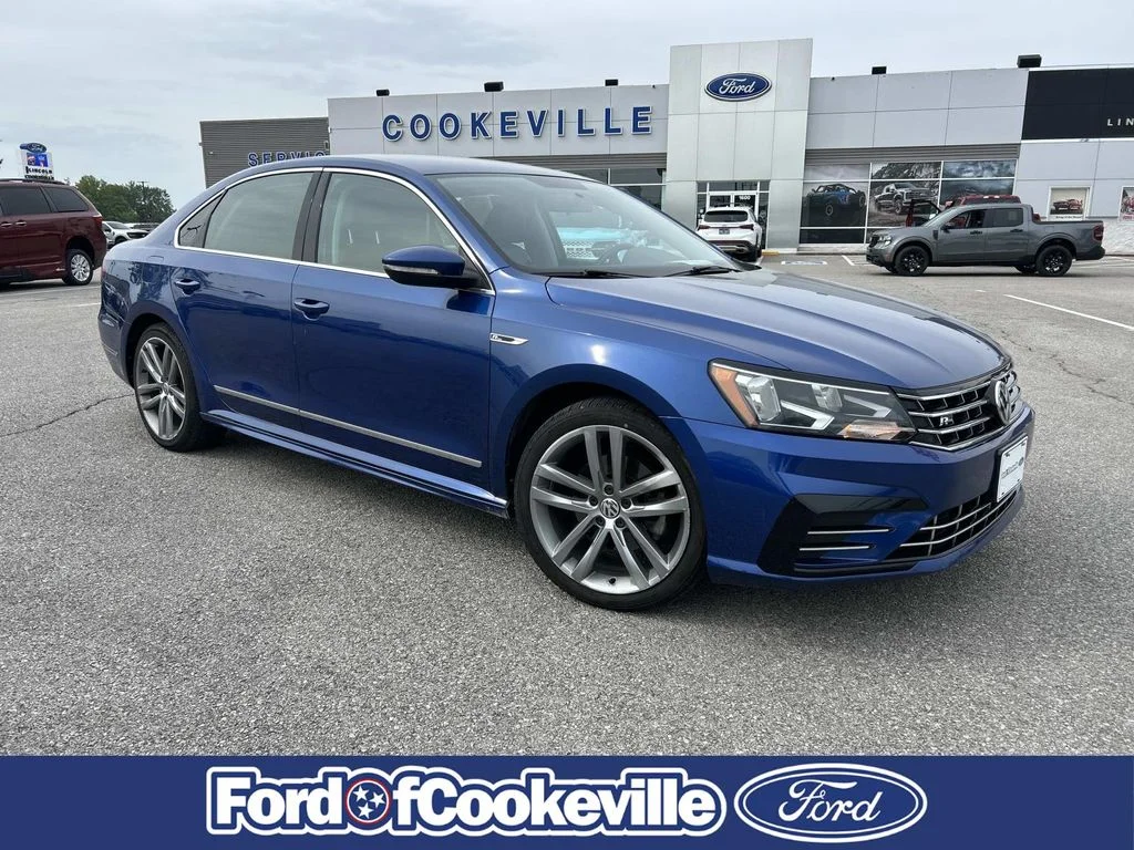 2017 Volkswagen Passat 1.8T R-Line w/ Comfort Pkg. Auto's photo
