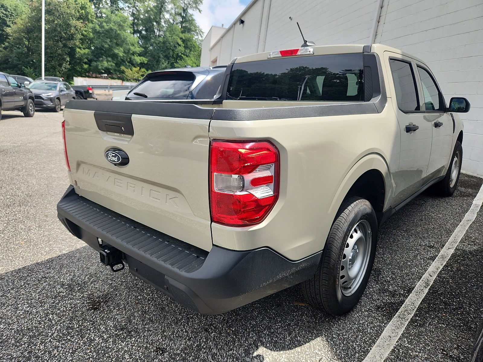 Used 2025 Beige Ford XL image 2