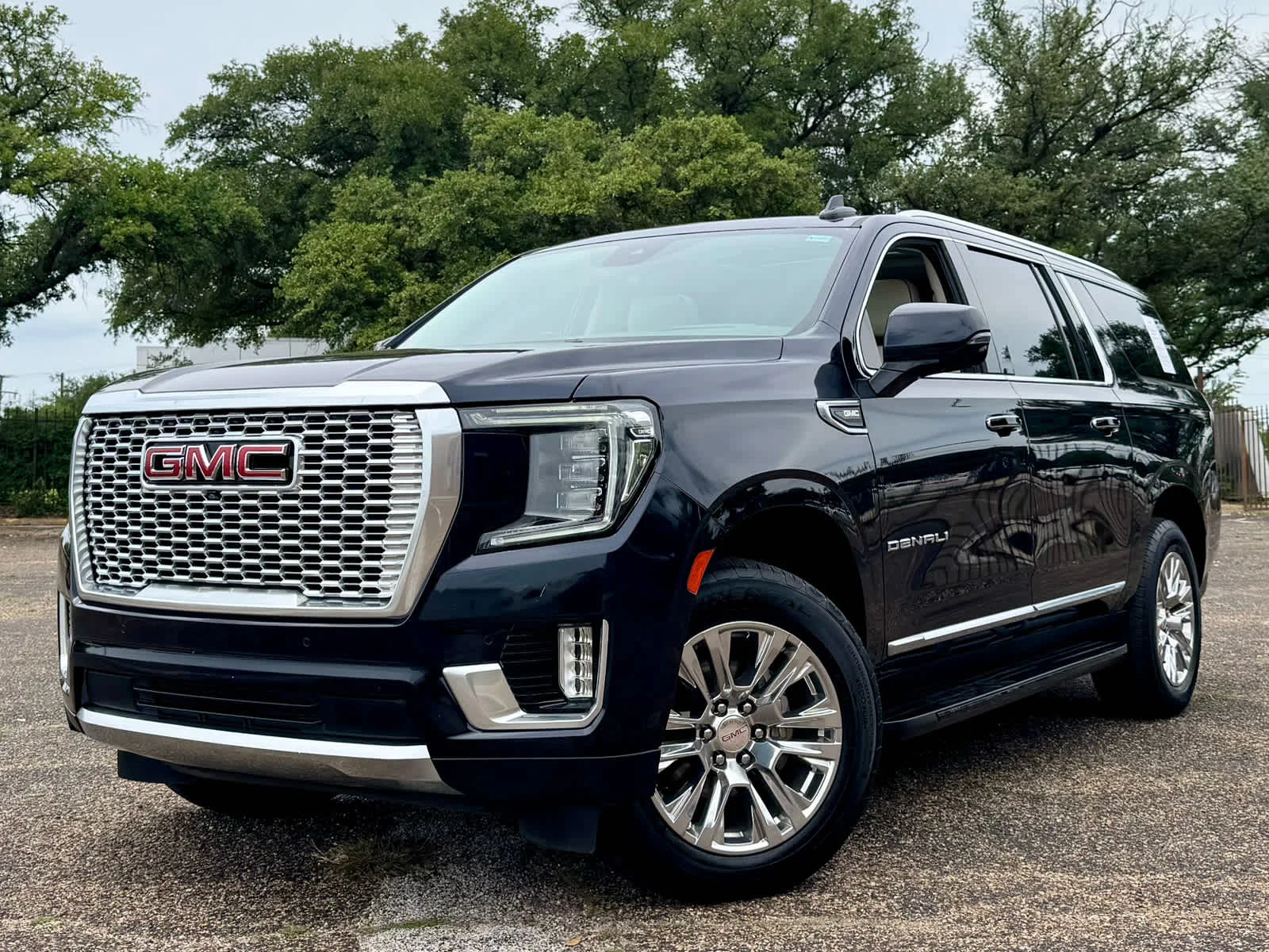 2023 GMC Yukon Denali AWD's photo