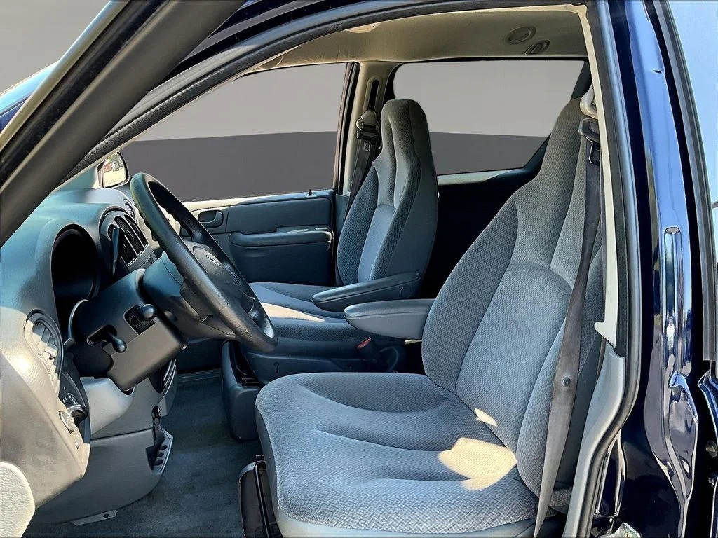 Used 2005 Blue Dodge SE image 21