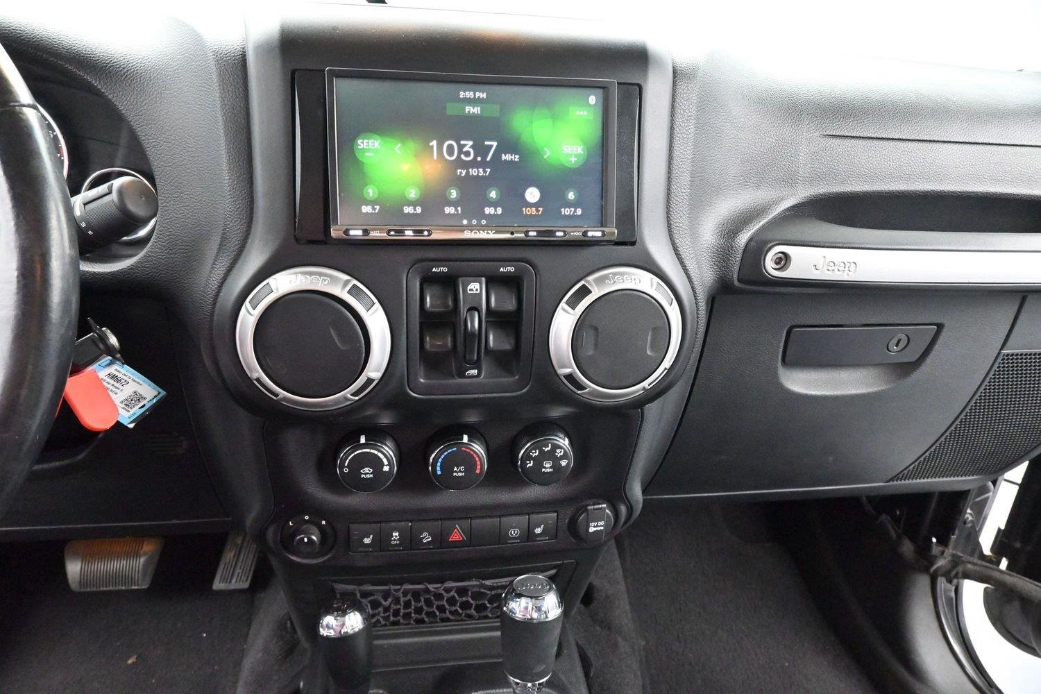 Used 2016 Granite Crystal Metallic Jeep Rubicon image 19