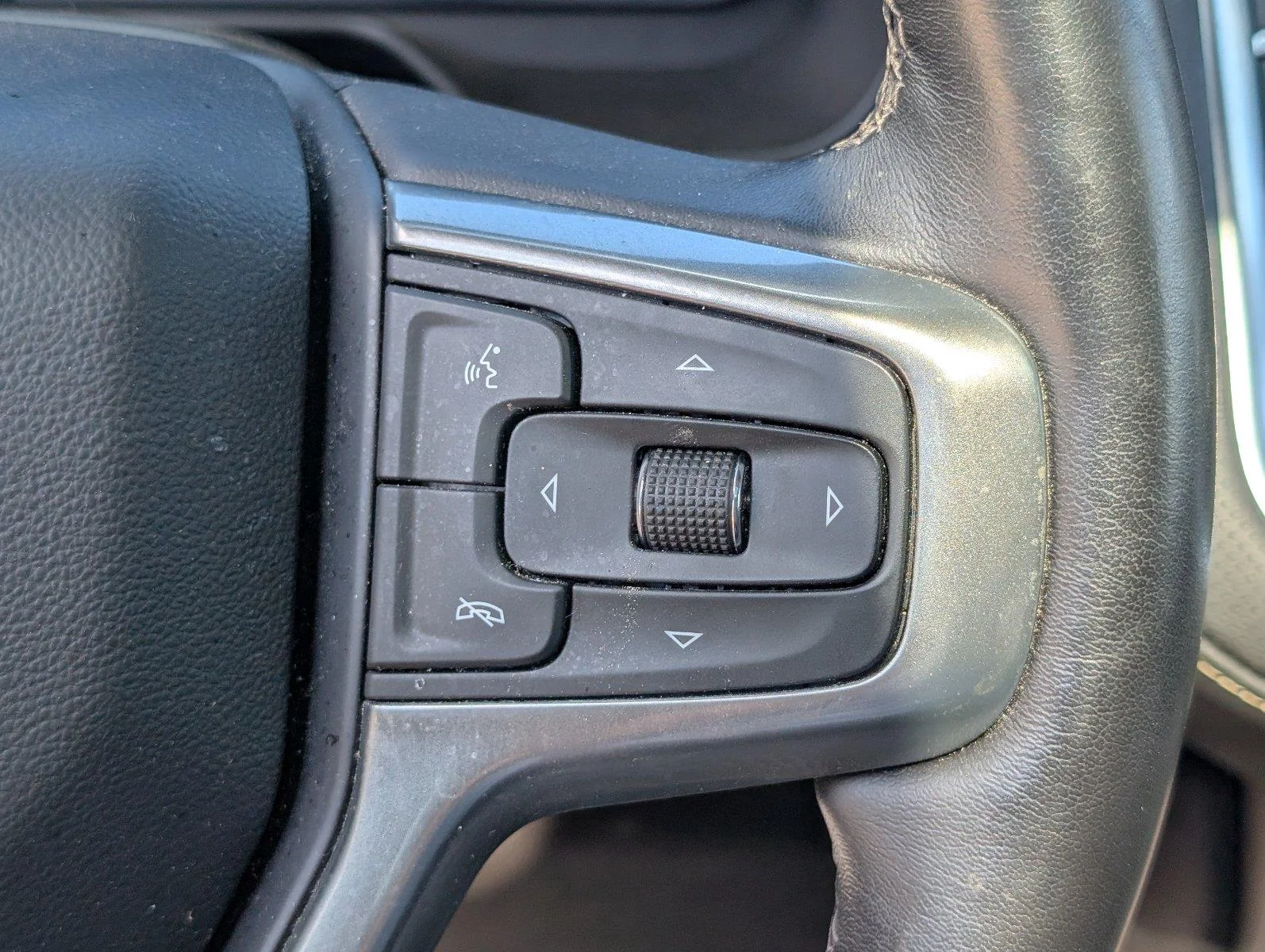 Used 2023 Black Chevrolet Premier image 27