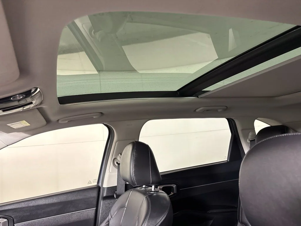Used 2023 Silver Kia S image 34