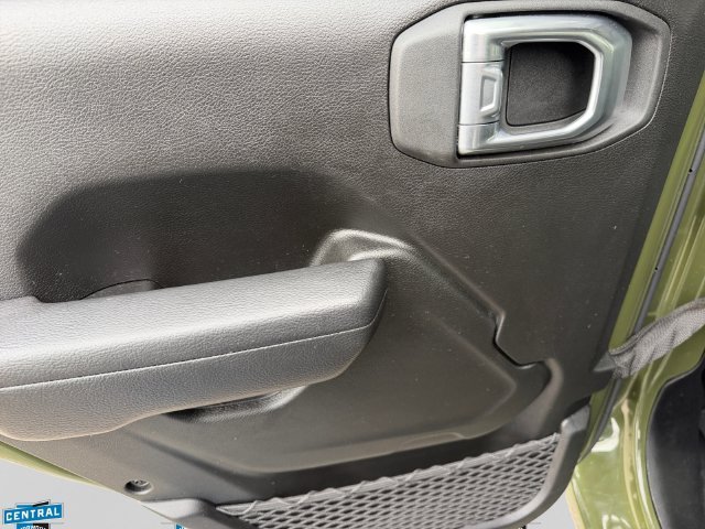 Used 2024 Green Jeep Sport S image 13