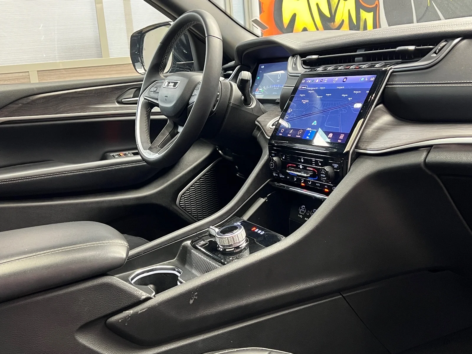 Used 2024 Diamond Black Crystal Pearl Coat (pxj) Jeep 4xe image 28