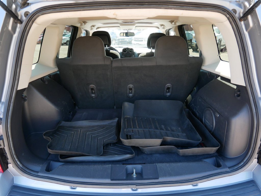 Used 2015 Silver Jeep Latitude image 10
