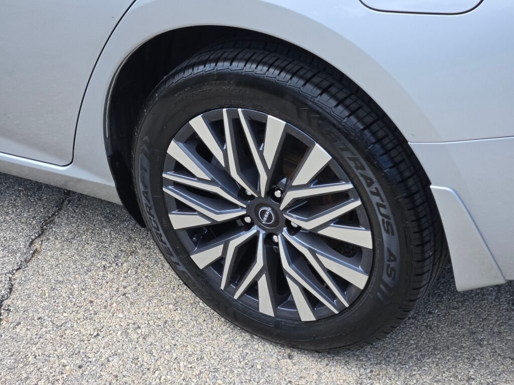 Used 2023 Silver Nissan 2.5 SV image 12