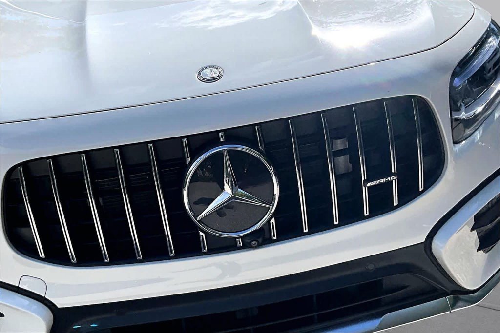 Used 2025 White Mercedes-Benz GLB 35 AMG® image 30