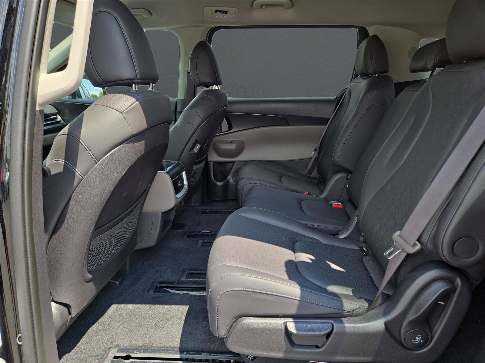 2025 Kia Carnival LXS - Photo 12