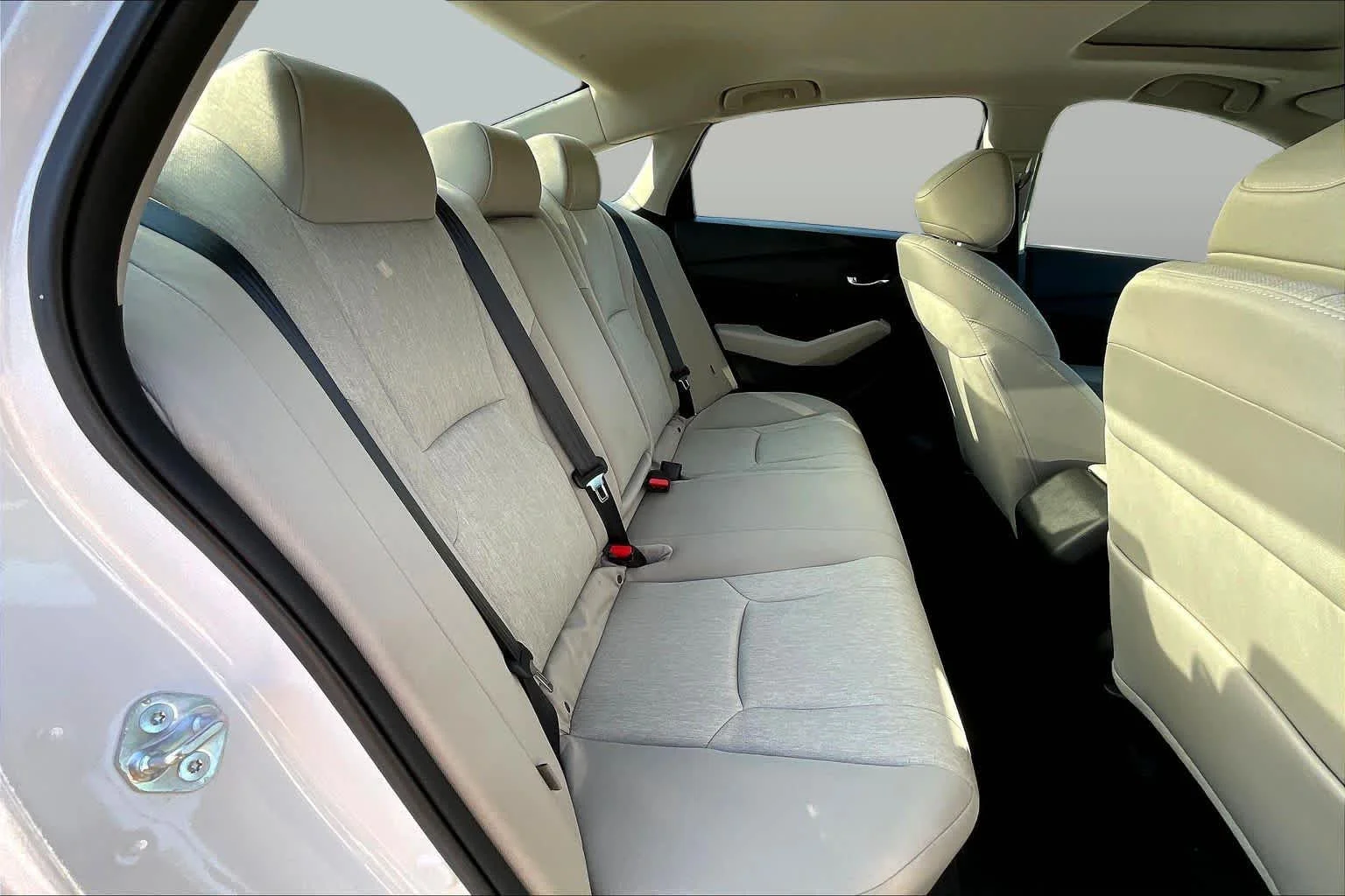 Used 2023 Platinum White Pearl Honda EX image 21