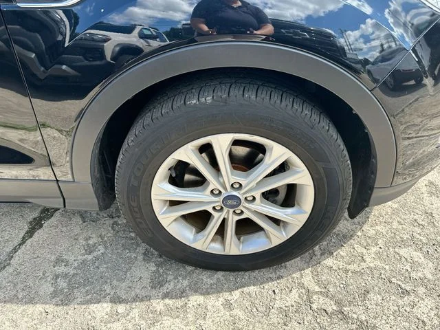 Used 2019 Black Ford SE image 52