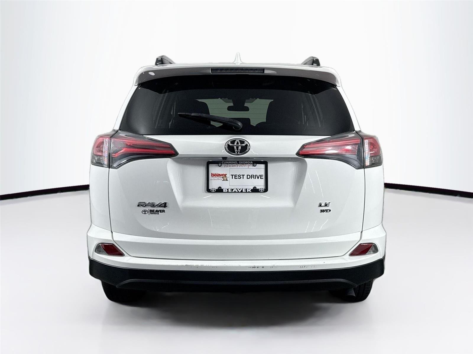 Used 2018 Super White Toyota LE image 10